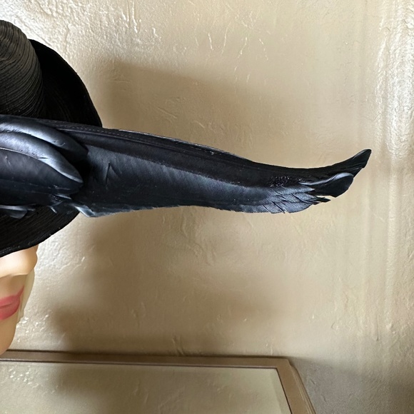 FABULOUS 1940\'s BLACK STRAW HAT WITH BLACK FEATHER WING + FEATHER PUFF main image 5